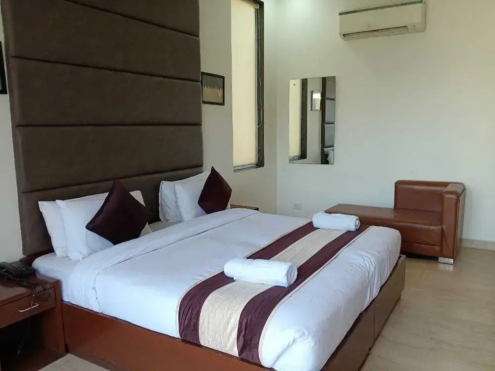 Hotel Florence and Banquets By Elite Sol