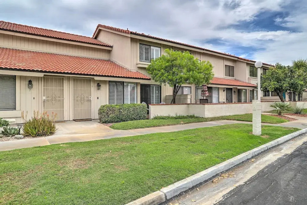 Modern Palm Springs Townhome Near Golf Courses