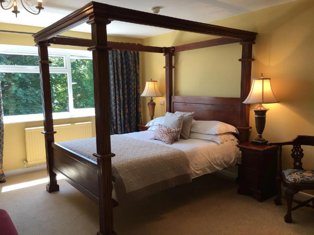 The Leconfield Hotel