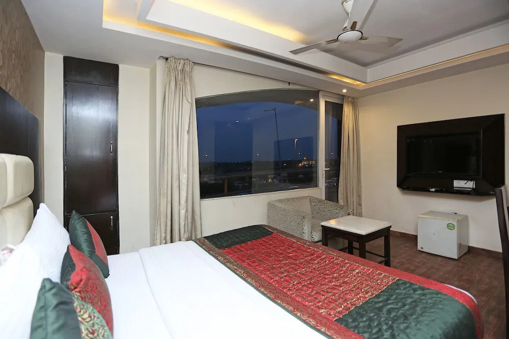 OYO 443 Hotel Lohias
