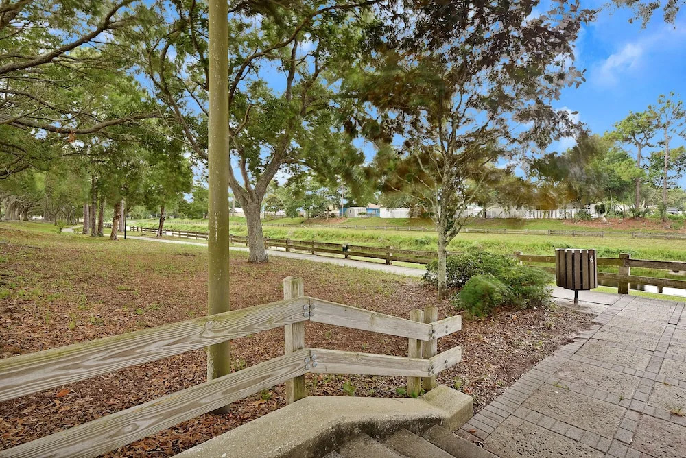 Sunshine Hideaway - Large Studio - Pet Friendly