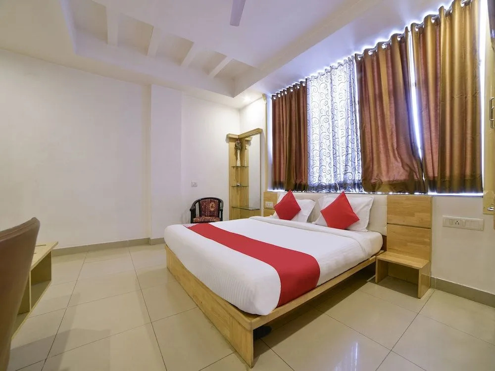 OYO 16894 Aditya Residency