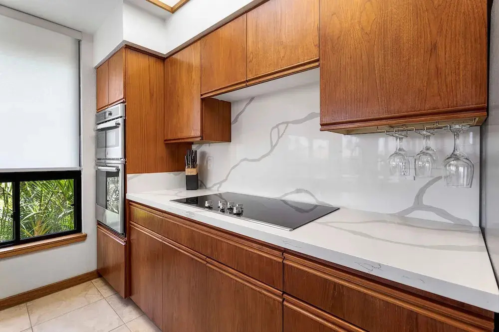 Newly Renovated - Gorgeous Condo & Location - Vrkcv