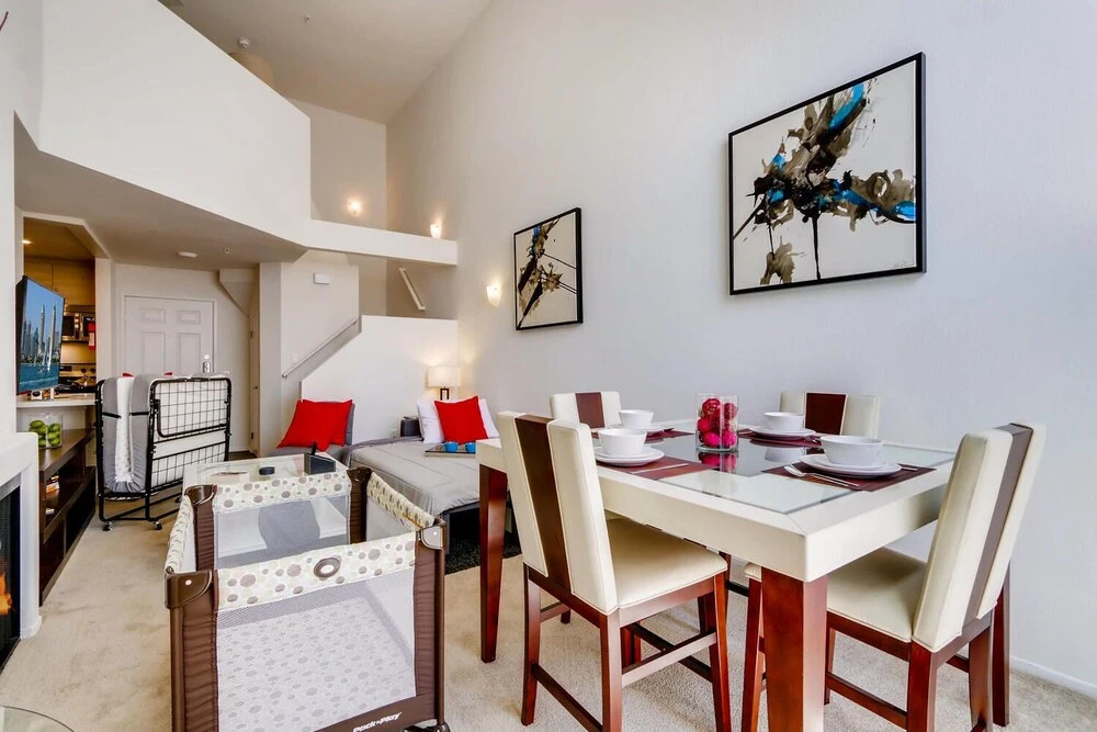 H2 -NEW Gorgeous Downtown San Diego 1 Bedroom + Upstairs Bedroom Loft!