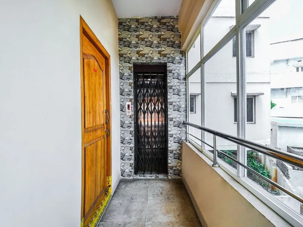 OYO 14207 Royal Residential Lodge
