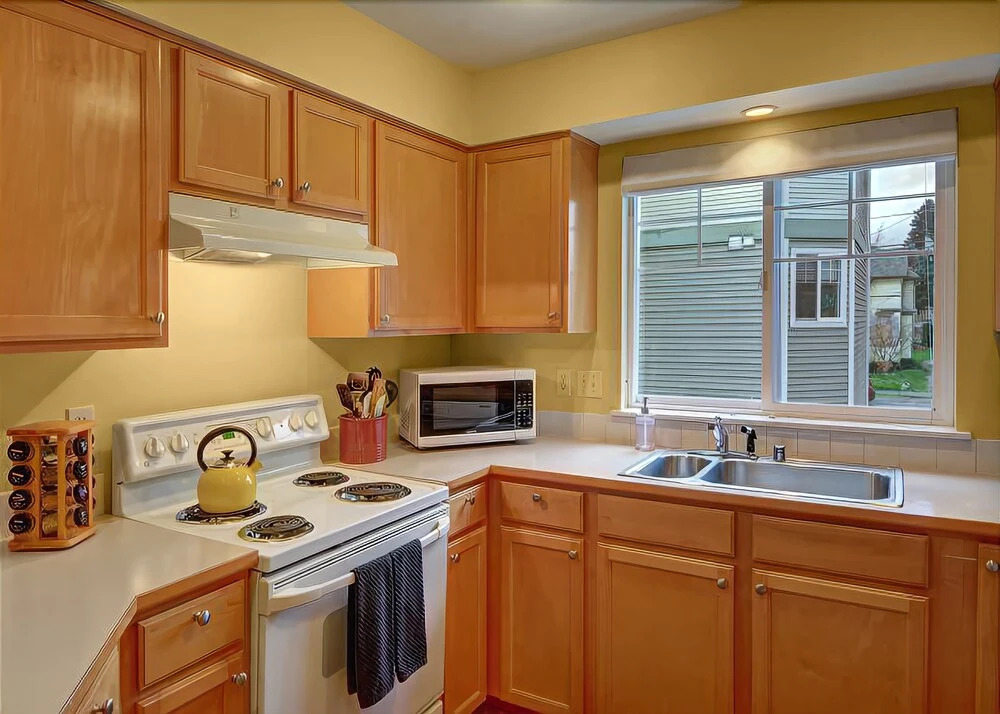 Ballard Northwesterner - Three Bedroom Townhome with Balcony