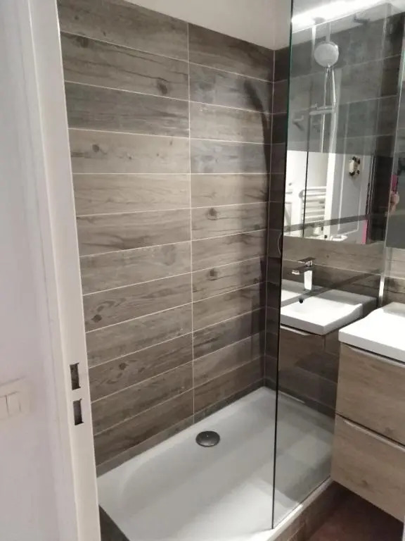 Appartement T2 avec piscine a 100 m de la plage