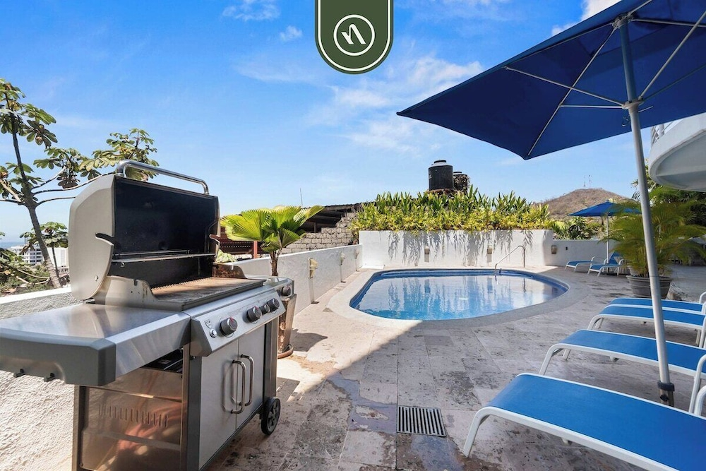 Stunning 2 BR Condo - Oceanview Terrace - Downtown