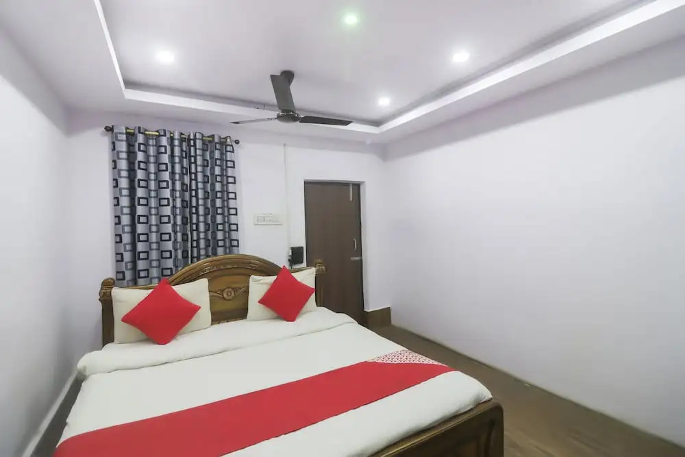 OYO Flagship 18658 Hotel Royal Green