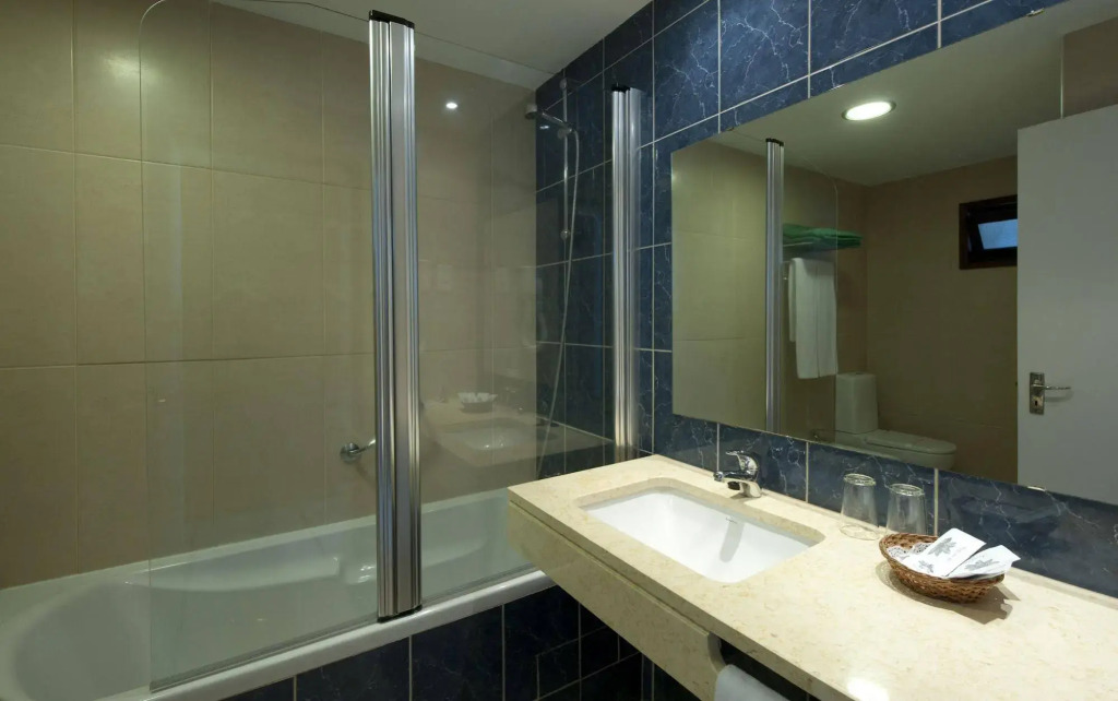 Hotel Roca Mar