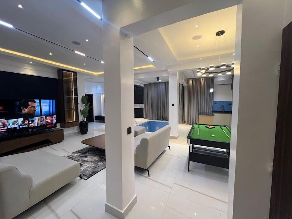 Triangle Apartment