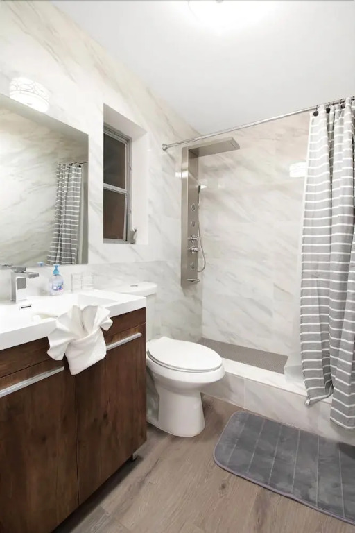 Comfortable Luxurious Home with Hot Tub, Near the Beach