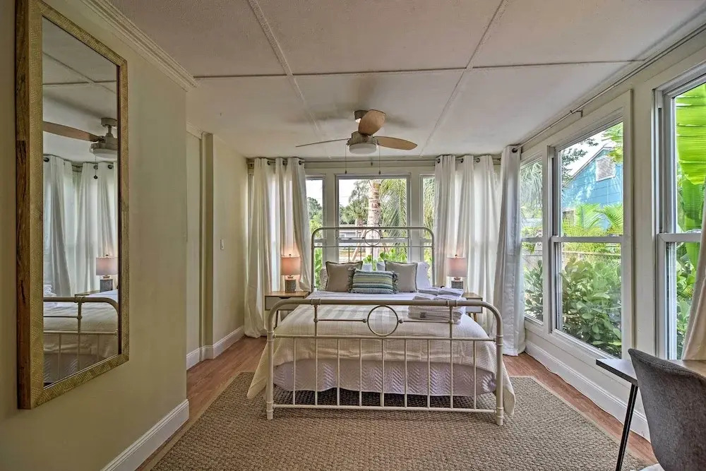 Cozy Jungle Escape < 1 Mi to Gulfport Beach!