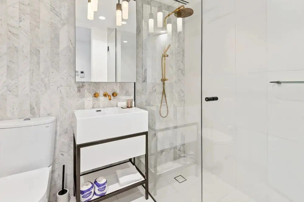 Chic 2-bed With Free Parking in South Yarra