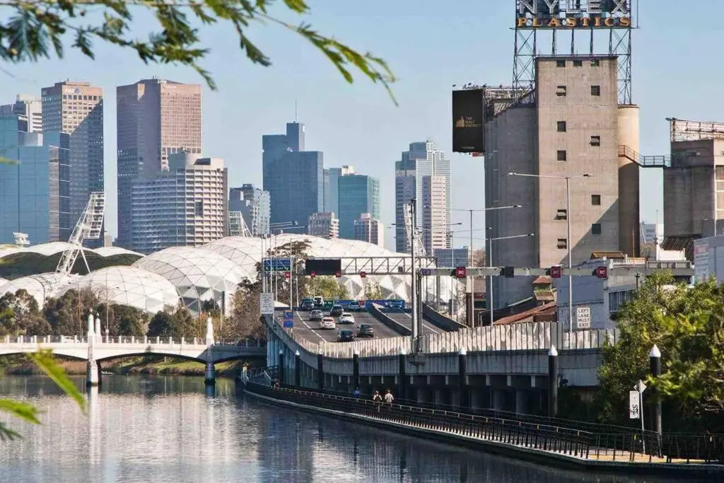 Luxury 1BR + Study near MCG, Tennis Centre & City