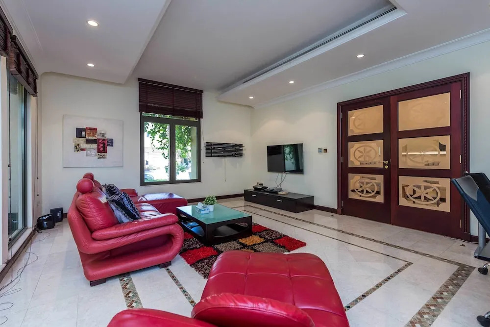 5 Bedroom Garden Villa at Frond E by Deluxe Holiday Homes