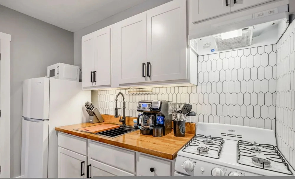 Stylish Studio Near Downtown Attractions