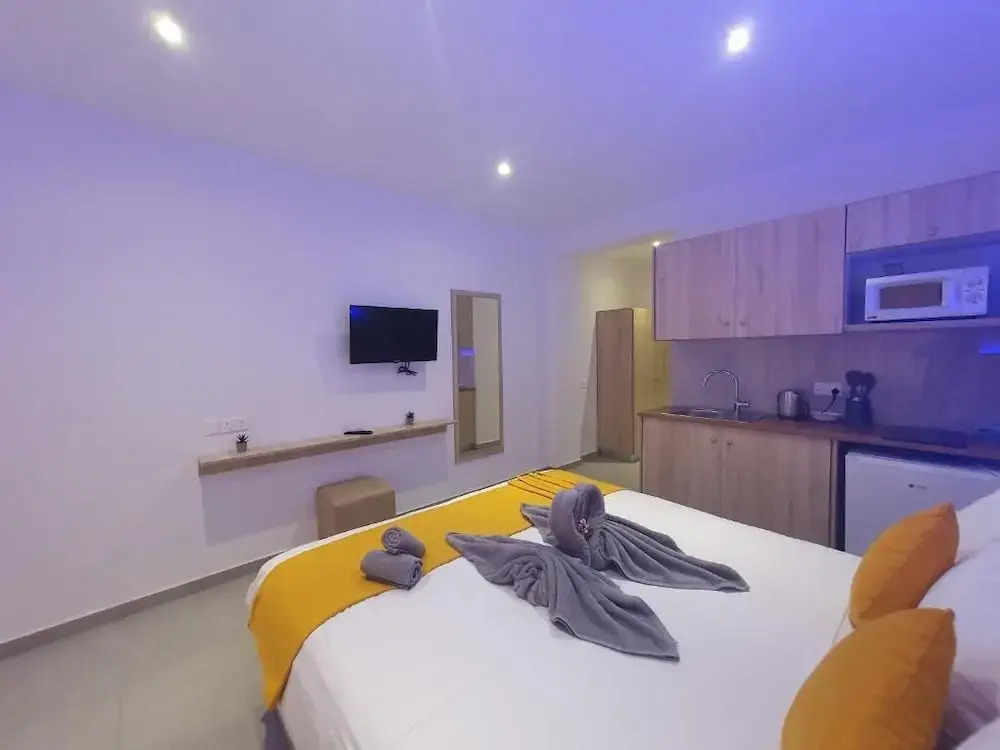 Sun Plaza Suites