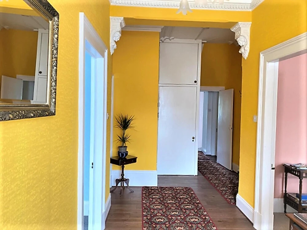Beautiful, Spacious Flat in St Johns Town of Dalry