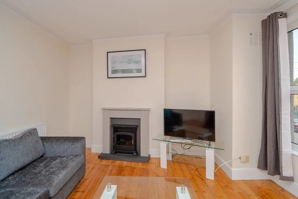 Bright 2 Bedroom Flat Easy Access to London Bridge