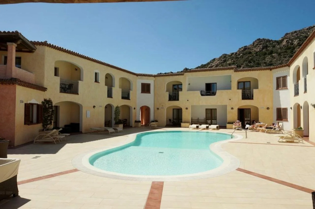 Hotel Monti Di Mola