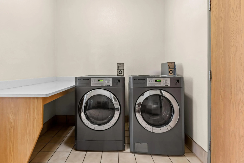 Days Inn & Suites by Wyndham Castle Rock