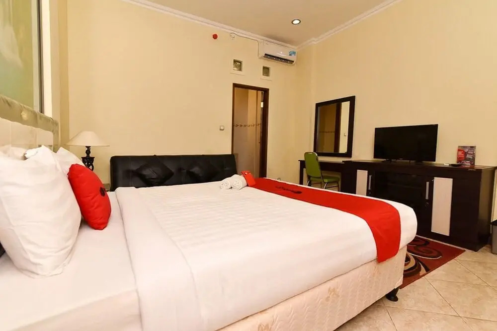 RedDoorz Plus Near Benoa Square Bali