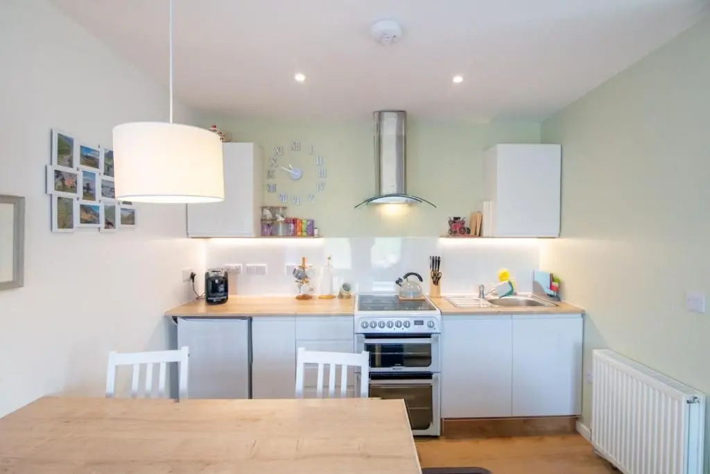 Allt Mor Rentals - Chalet with hot tub, And Studio Apartment no hot tub
