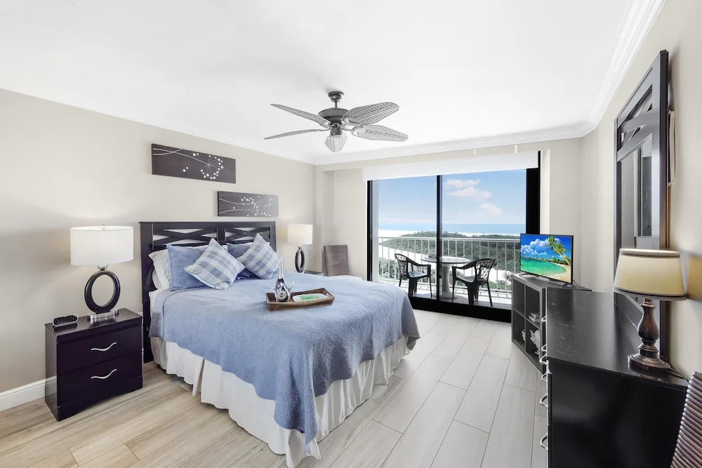 Beachfront Condo With Sw-facing Balcony and Pool