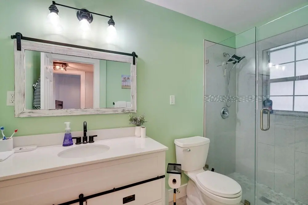 < 1 Mi to Four Freedoms Beach: Canal-front Getaway