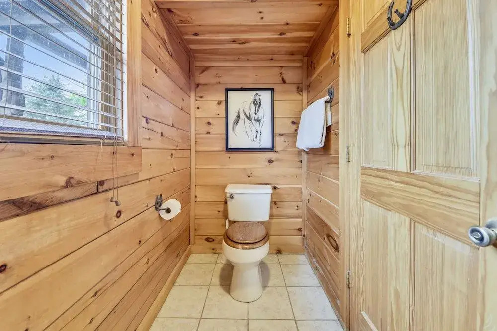 Horsin' Around 3 Bedroom Cabin by Redawning