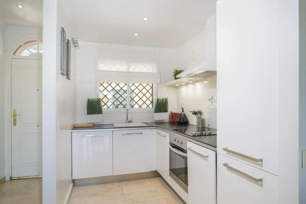 2 bedroom apartment next to porto