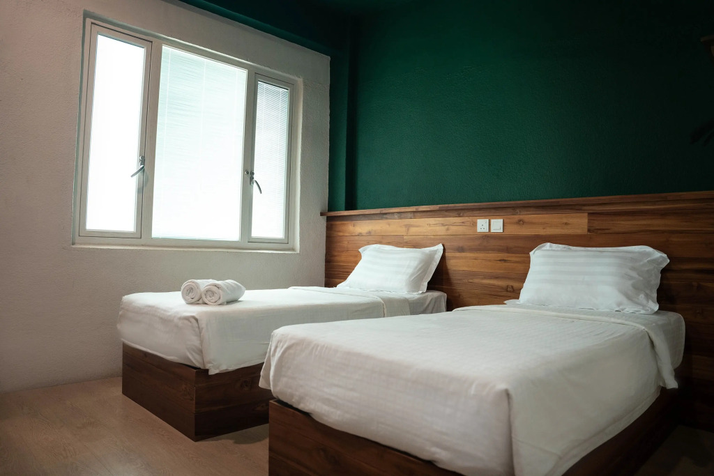 Room V @ Jalan Sultanah Near Bus Stop Batu Pahat