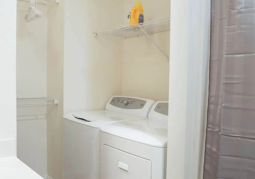 Open Concept Loft Near Uptown & Stadium