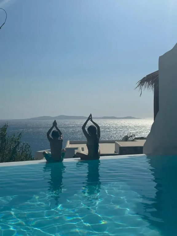 ELLI TROPiCAL LUXURY SUITES SUNSET-INFINITY POOL- SEA SIDE-NEAR CENTER PARKING