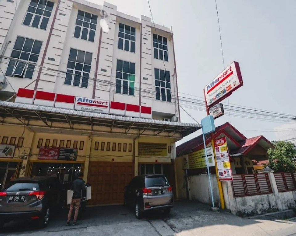 Airy Japaris Medan Area Rahmadsyah 293