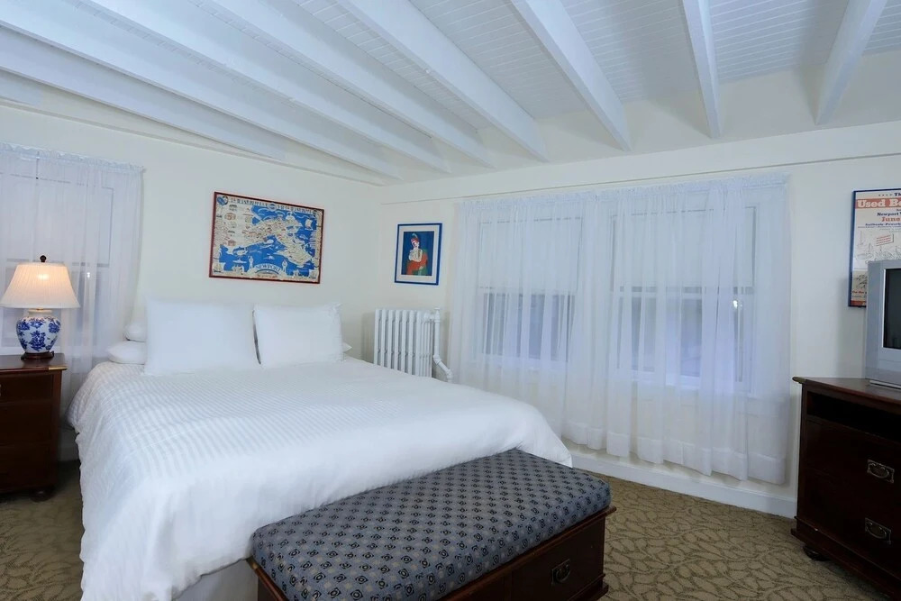 Yankee Peddler Inn