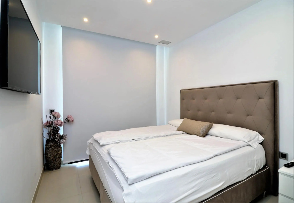 Sunset Drive 1-46 Poniente Beach