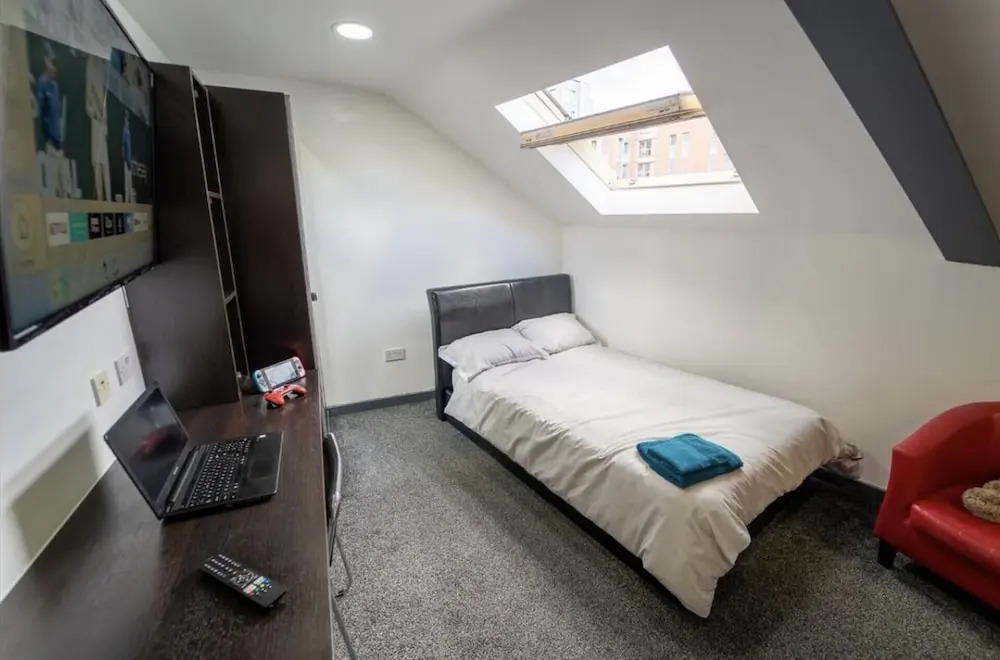 Fully Serviced Studio Available Close to the City