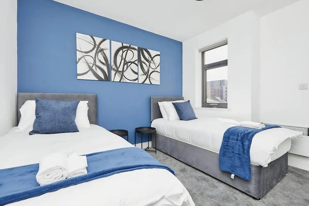 Modern 2 Bedroom House With Free Gated Parking