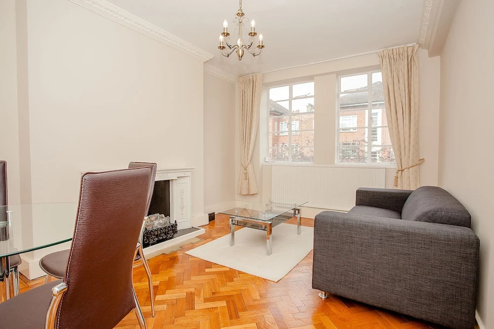 Bright 2 Bedroom Apartment Near Regents Park