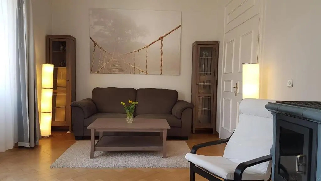 Königliche Villa Appartement mit Balkon