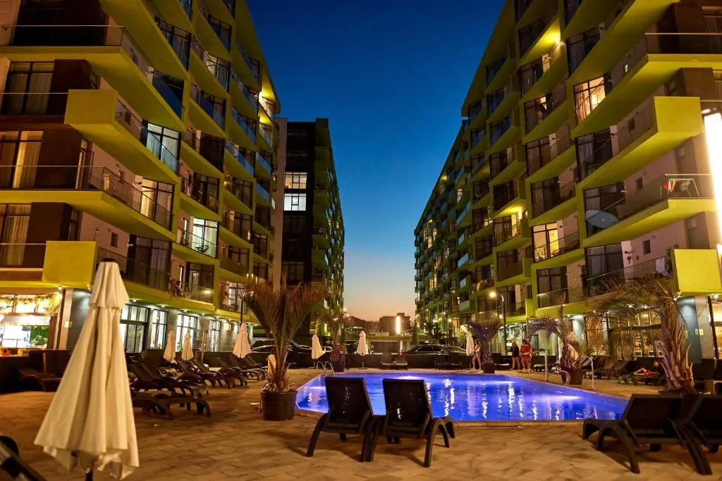 7 Waves Studio-Spa n Pools beach resort