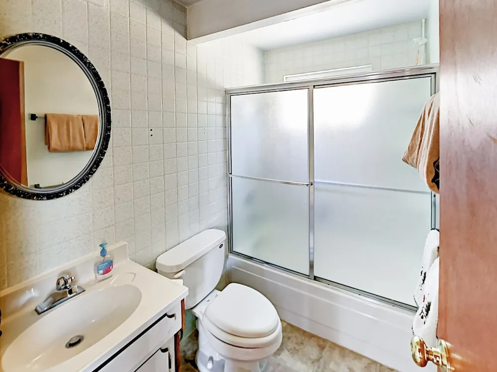 1027 Pine Mountain Drive Home 3 Bedrooms 2.5 Bathrooms Home