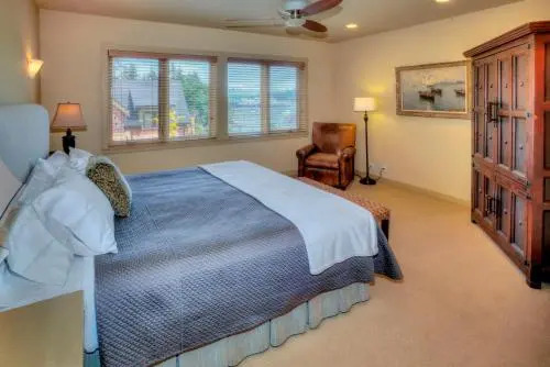 The Eagle Harbor Inn
