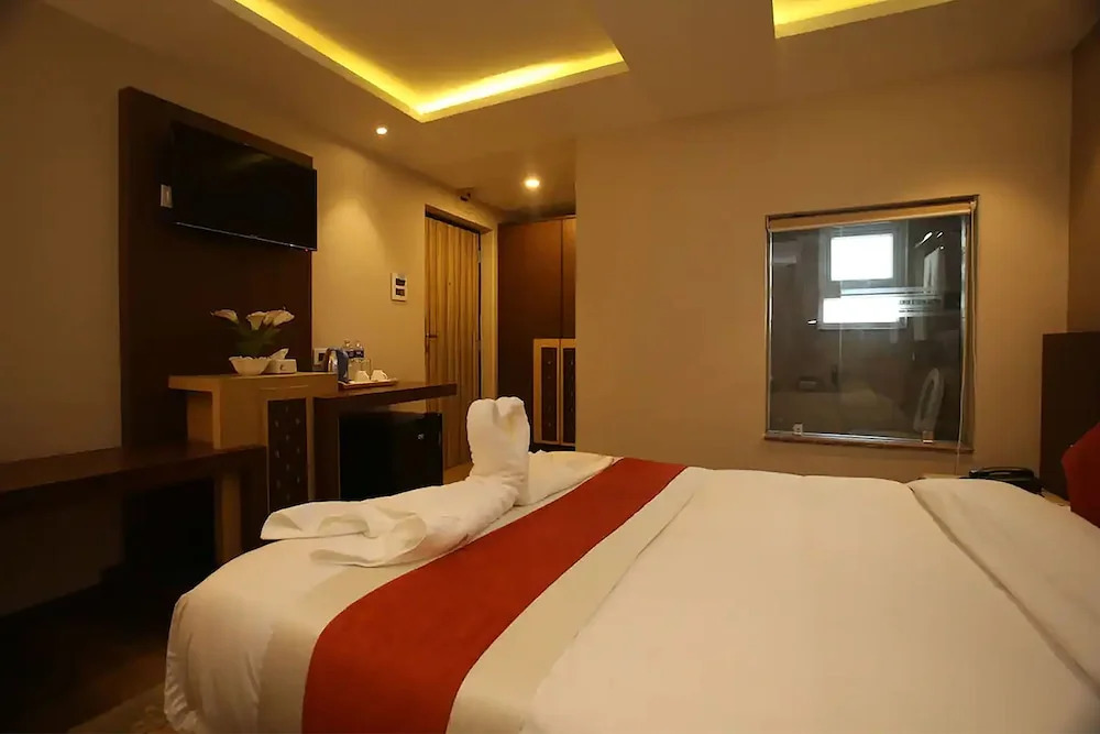 Kings Hotel Rajkuti