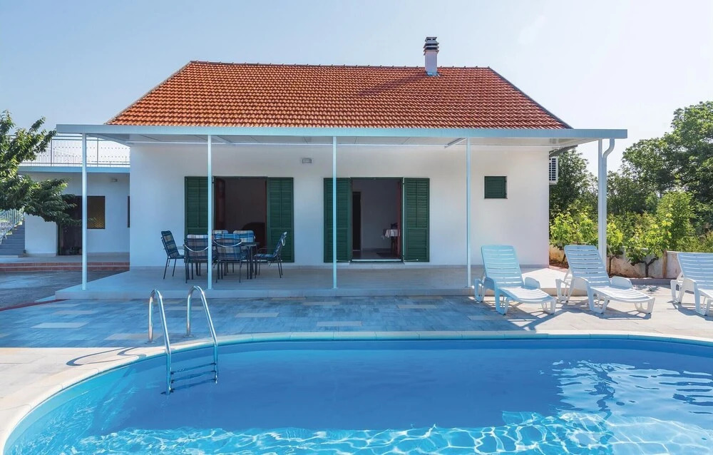 Three-Bedroom Holiday Home In Rozovac