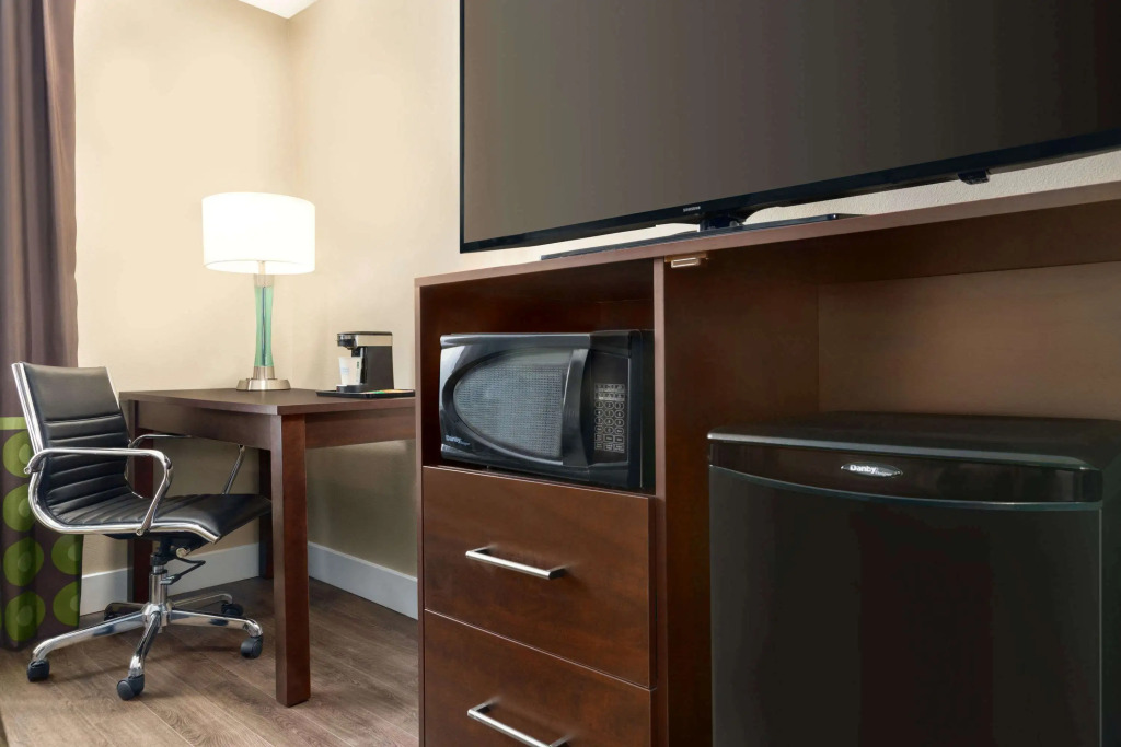 Super 8 by Wyndham Ajax/Toronto On