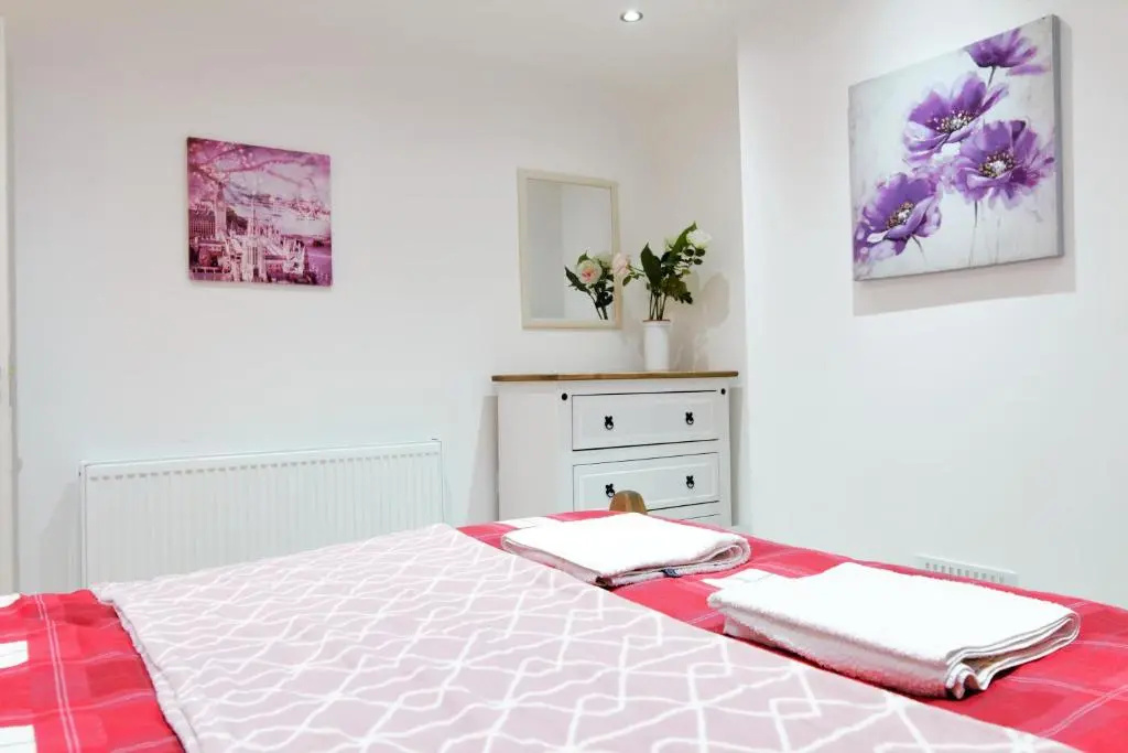 Newly Refurbished 2 Bedroom Apartment In The Heart Of Greenwich