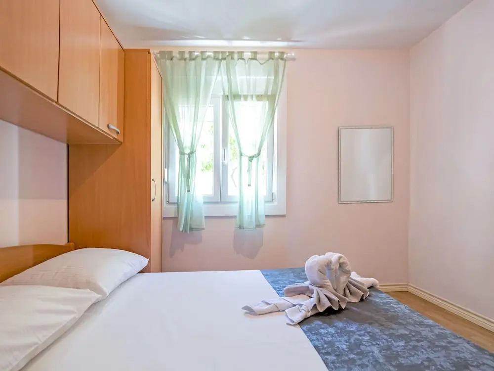 Restful Apartment in Mastrinka near Beach & Town Center